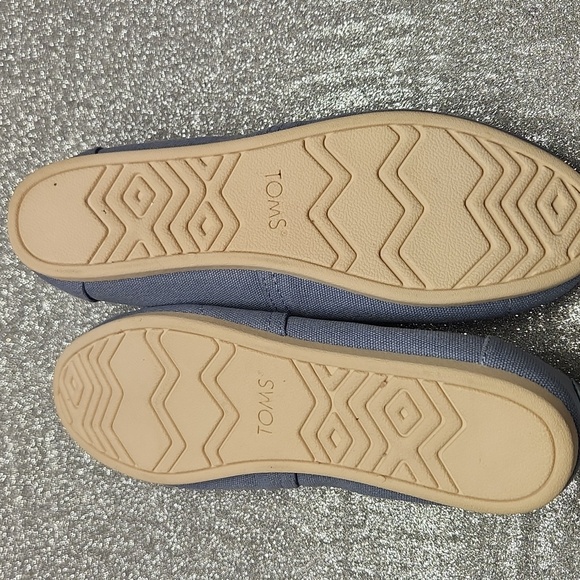 Tom's shoes new without tag - Picture 3 of 3